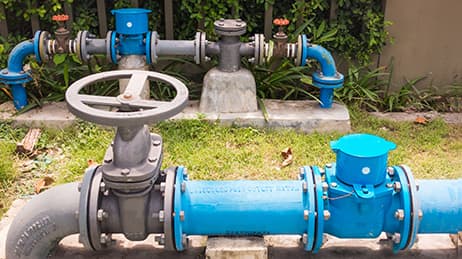 A waterline pipe with valve shut off.